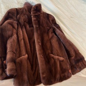 Mink fur coat in great condition. Natural mink fur from Canada.Size 4